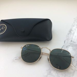 Round Raybans With Gold Rim